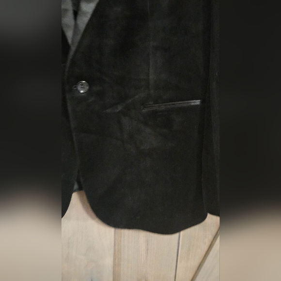 EXPRESS Black velvet tuxedo blazer slim fit. Size 48R - Picture 3 of 15